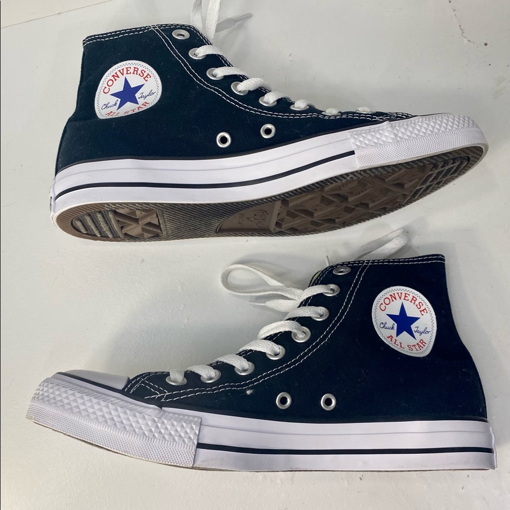 Chuck Taylor All Star Classic womens 8.5 mens 6.5